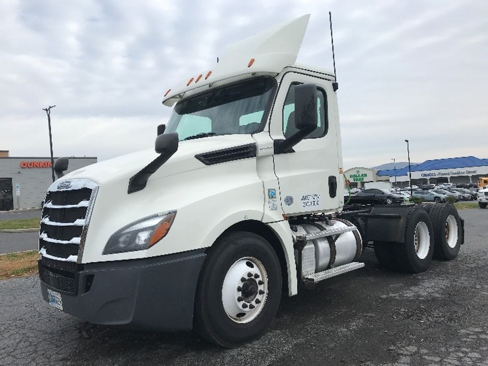Day Cab Tractor-Heavy Duty Tractors-Freightliner-2019-T12664ST-Allentown-PA-424,396\n\t\tmiles-$ 39,750 - Image 3