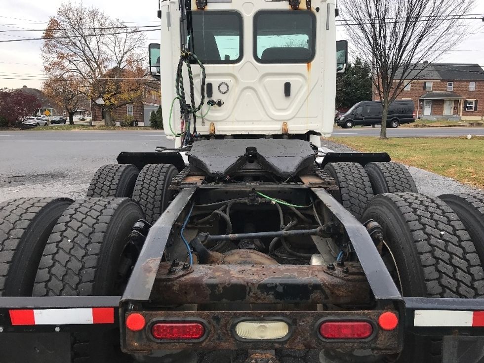 Day Cab Tractor-Heavy Duty Tractors-Freightliner-2019-T12664ST-Allentown-PA-424,396\n\t\tmiles-$ 39,750 - Image 6