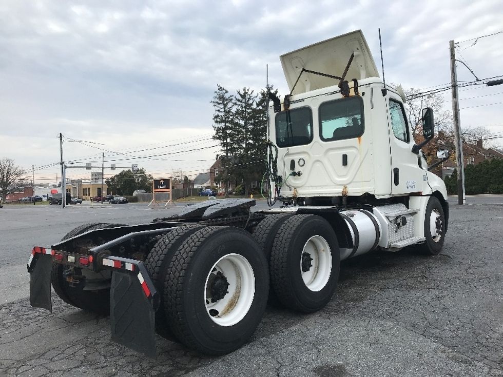 Day Cab Tractor-Heavy Duty Tractors-Freightliner-2019-T12664ST-Allentown-PA-424,396\n\t\tmiles-$ 39,750 - Image 7