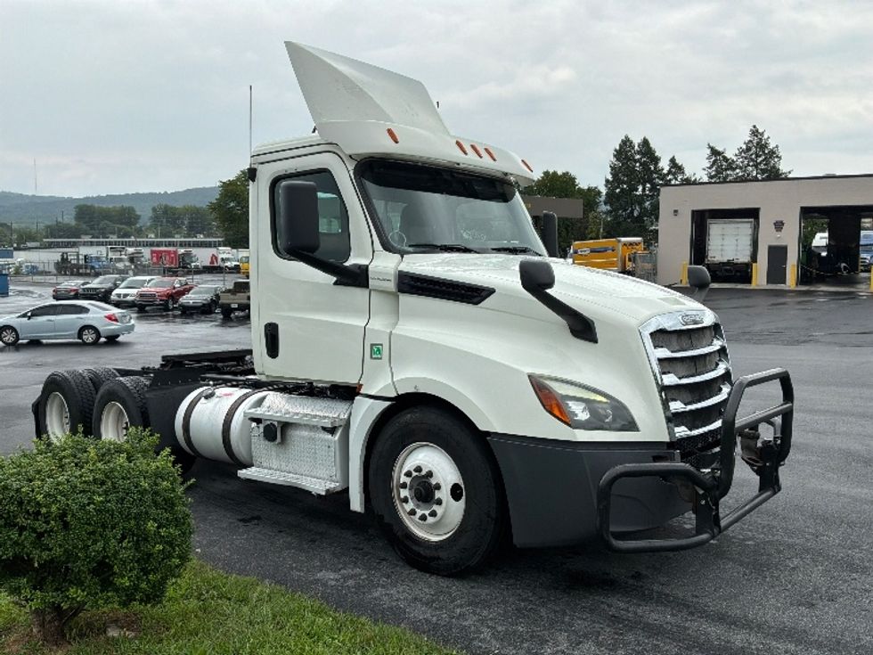 Day Cab Tractor-Heavy Duty Tractors-Freightliner-2019-T12664ST-Allentown-PA-506,737\n\t\tmiles-$ 37,250 - Image 1