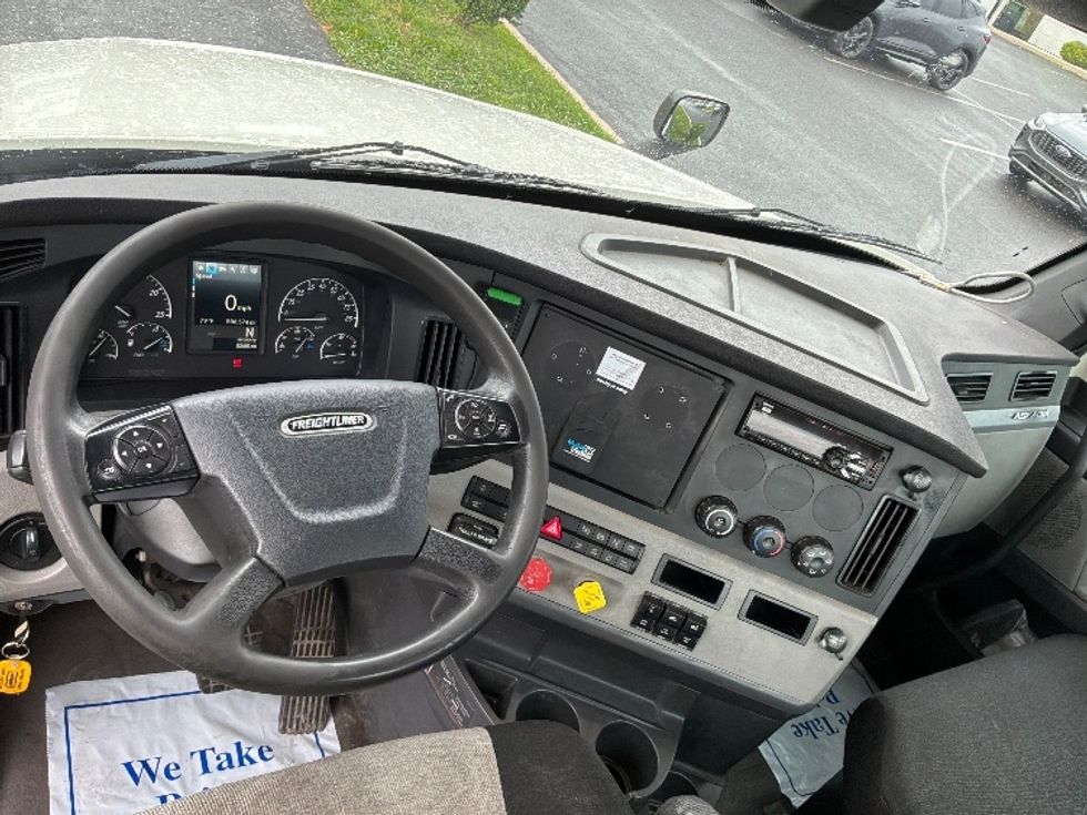 Day Cab Tractor-Heavy Duty Tractors-Freightliner-2019-T12664ST-Allentown-PA-506,737\n\t\tmiles-$ 37,250 - Image 11