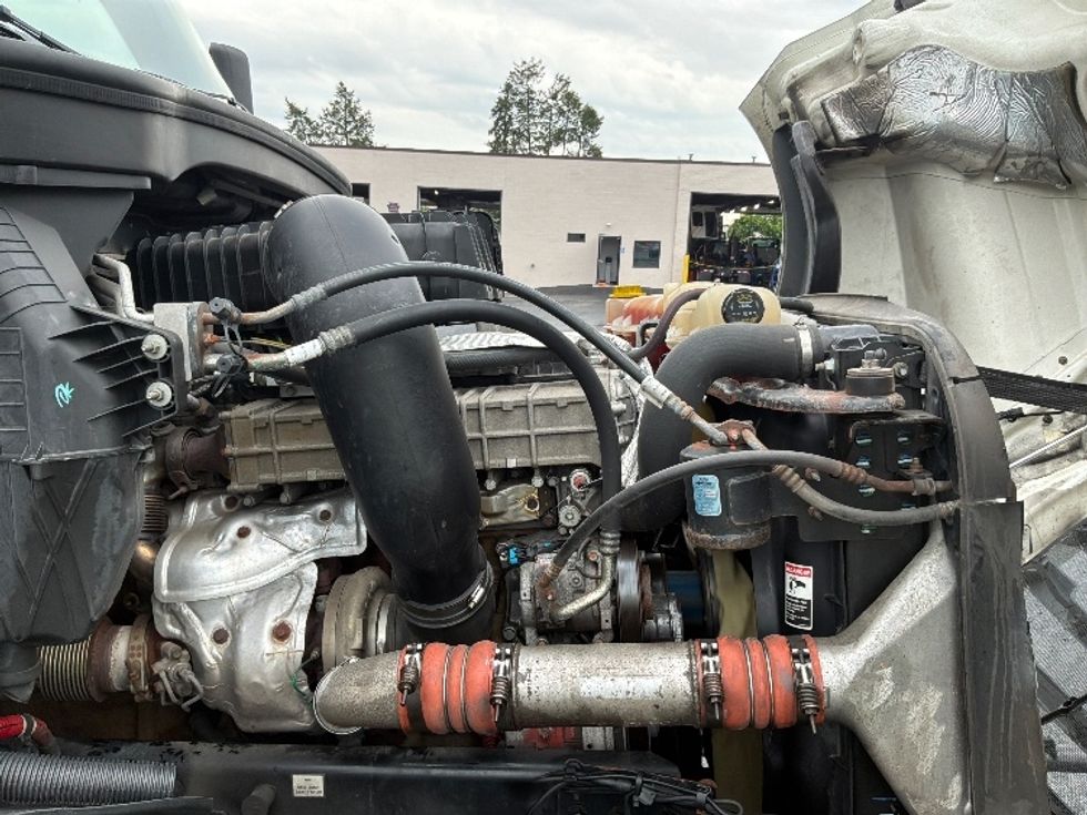 Day Cab Tractor-Heavy Duty Tractors-Freightliner-2019-T12664ST-Allentown-PA-506,737\n\t\tmiles-$ 37,250 - Image 15