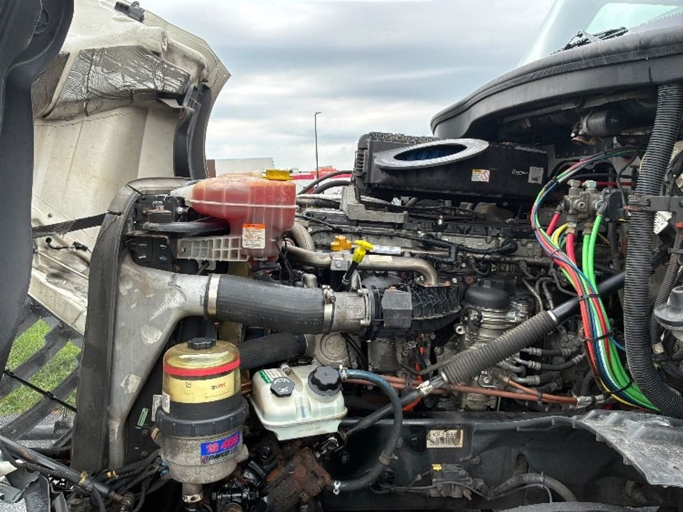Day Cab Tractor-Heavy Duty Tractors-Freightliner-2019-T12664ST-Allentown-PA-506,737\n\t\tmiles-$ 37,250 - Image 16