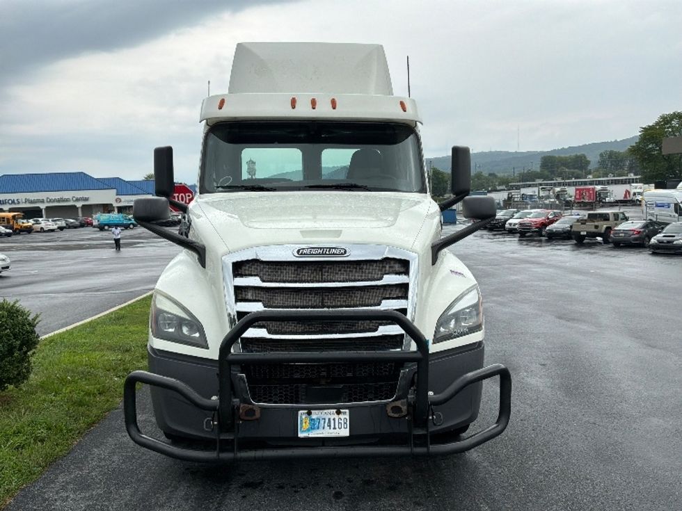 Day Cab Tractor-Heavy Duty Tractors-Freightliner-2019-T12664ST-Allentown-PA-506,737\n\t\tmiles-$ 37,250 - Image 2