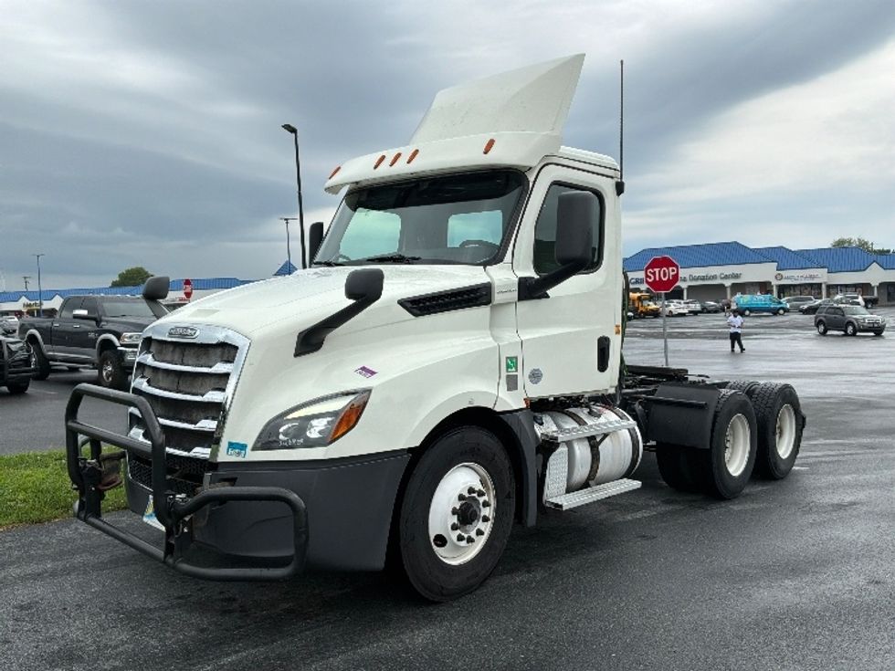 Day Cab Tractor-Heavy Duty Tractors-Freightliner-2019-T12664ST-Allentown-PA-506,737\n\t\tmiles-$ 37,250 - Image 3