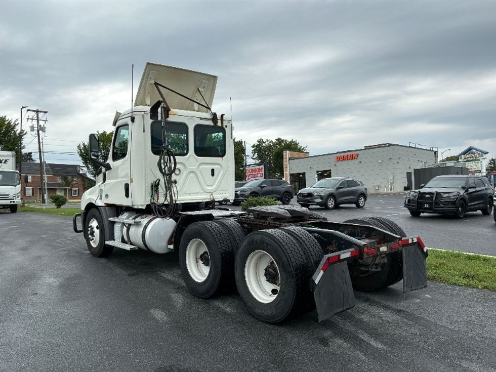 Day Cab Tractor-Heavy Duty Tractors-Freightliner-2019-T12664ST-Allentown-PA-506,737\n\t\tmiles-$ 37,250 - Image 5