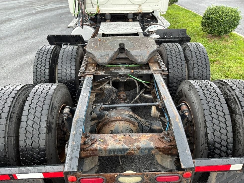 Day Cab Tractor-Heavy Duty Tractors-Freightliner-2019-T12664ST-Allentown-PA-506,737\n\t\tmiles-$ 37,250 - Image 6