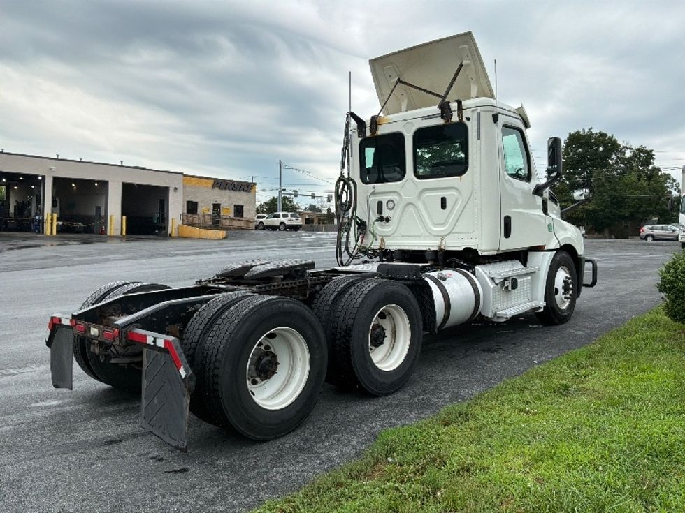 Day Cab Tractor-Heavy Duty Tractors-Freightliner-2019-T12664ST-Allentown-PA-506,737\n\t\tmiles-$ 37,250 - Image 7