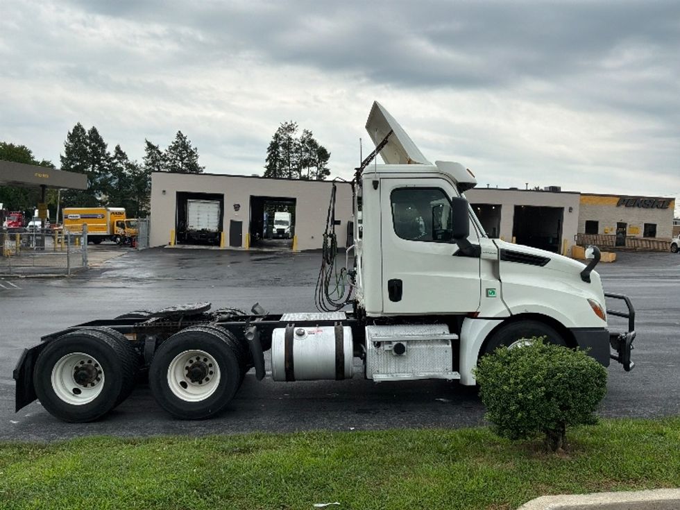 Day Cab Tractor-Heavy Duty Tractors-Freightliner-2019-T12664ST-Allentown-PA-506,737\n\t\tmiles-$ 37,250 - Image 8