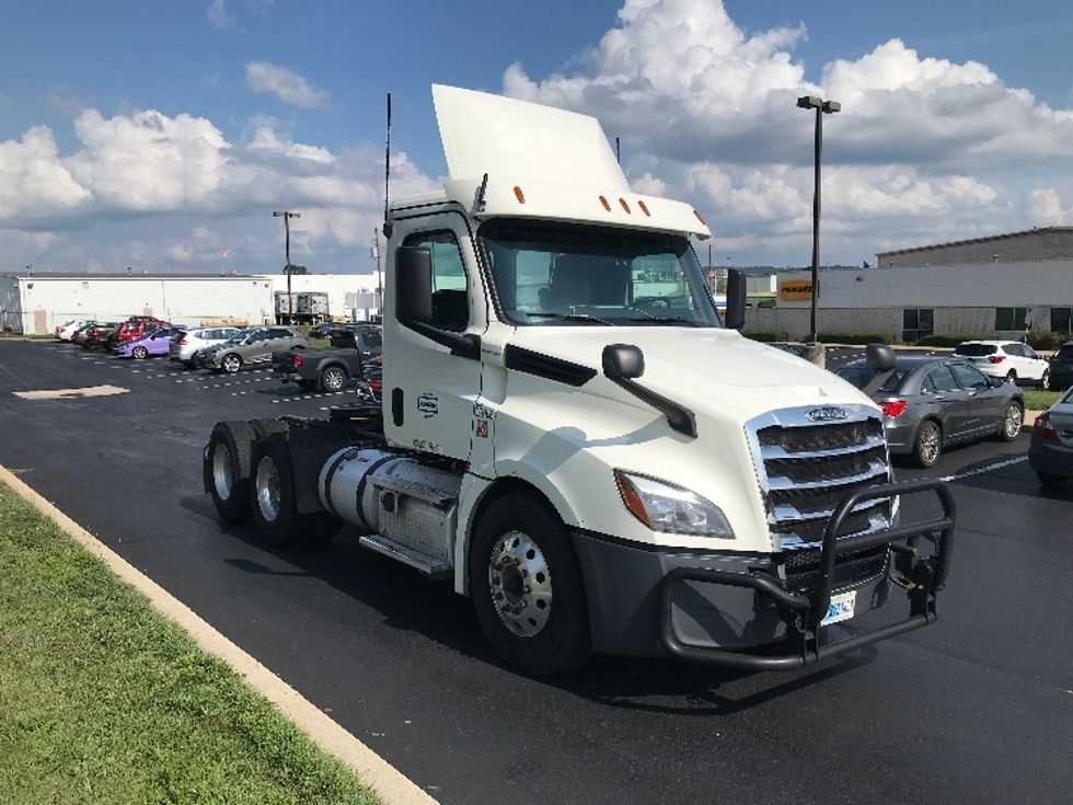 Day Cab Tractor-Heavy Duty Tractors-Freightliner-2019-T12664ST-Allentown-PA-513,509\n\t\tmiles-$ 45,000 - Image 1
