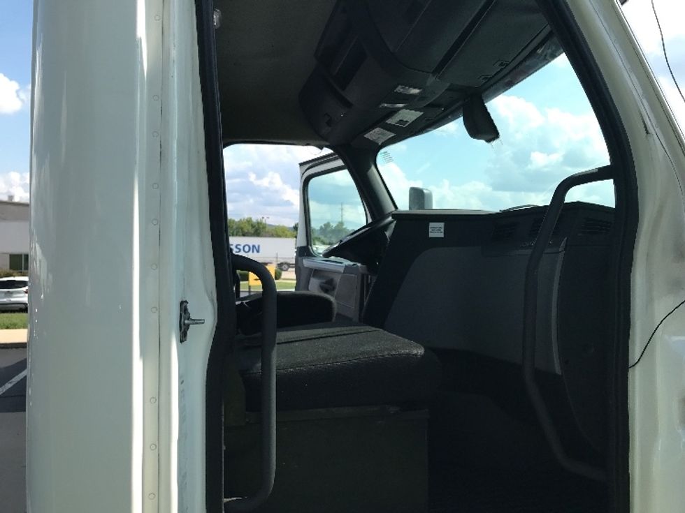 Day Cab Tractor-Heavy Duty Tractors-Freightliner-2019-T12664ST-Allentown-PA-513,509\n\t\tmiles-$ 45,000 - Image 12