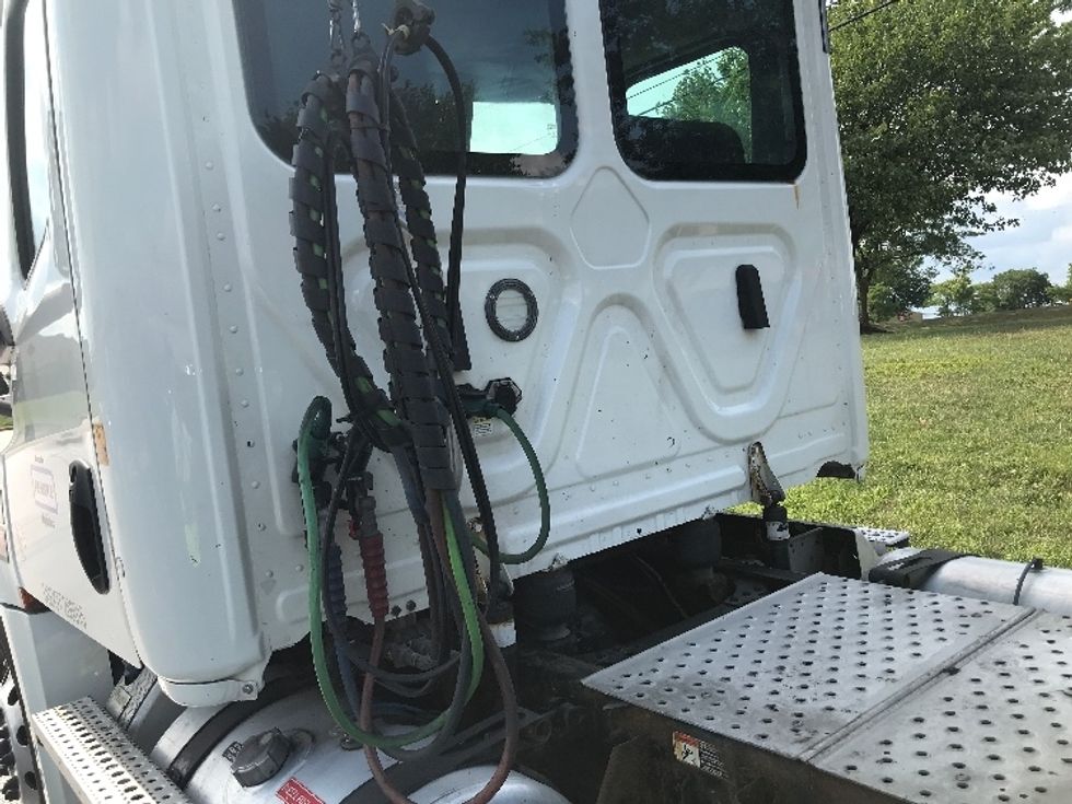 Day Cab Tractor-Heavy Duty Tractors-Freightliner-2019-T12664ST-Allentown-PA-513,509\n\t\tmiles-$ 45,000 - Image 17