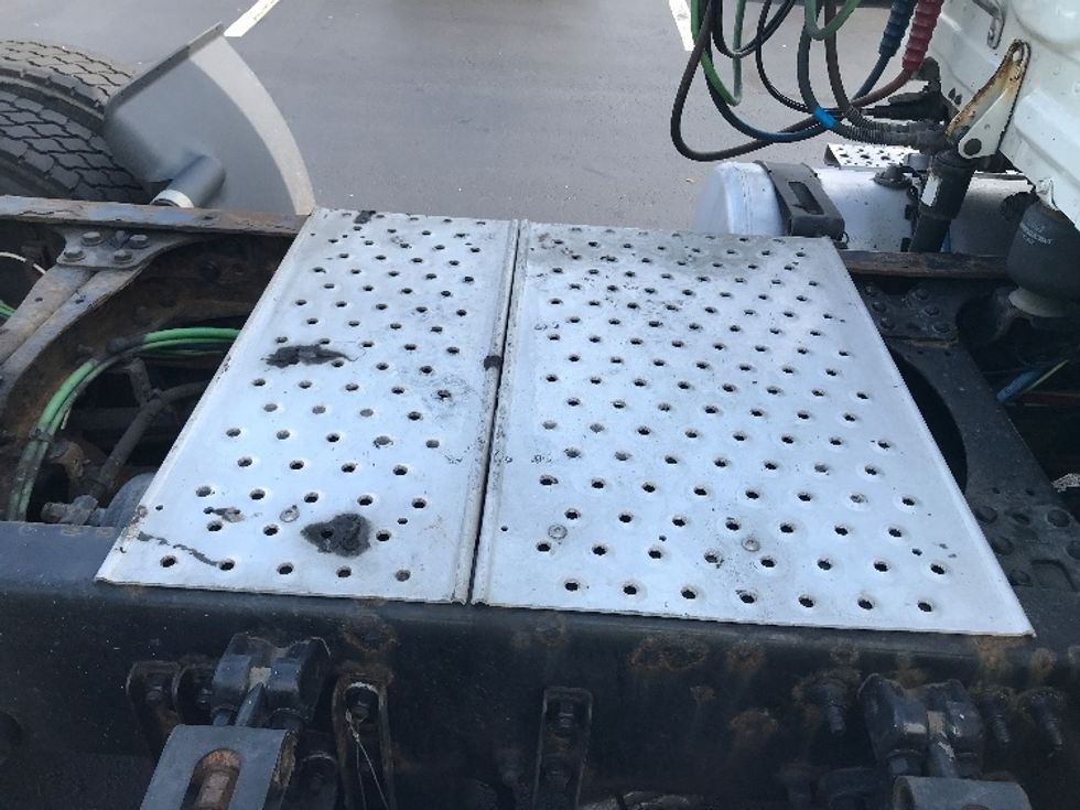 Day Cab Tractor-Heavy Duty Tractors-Freightliner-2019-T12664ST-Allentown-PA-513,509\n\t\tmiles-$ 45,000 - Image 19