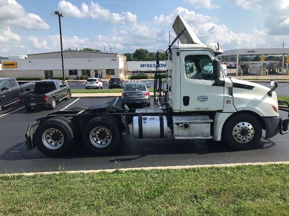 Day Cab Tractor-Heavy Duty Tractors-Freightliner-2019-T12664ST-Allentown-PA-513,509\n\t\tmiles-$ 45,000 - Image 8