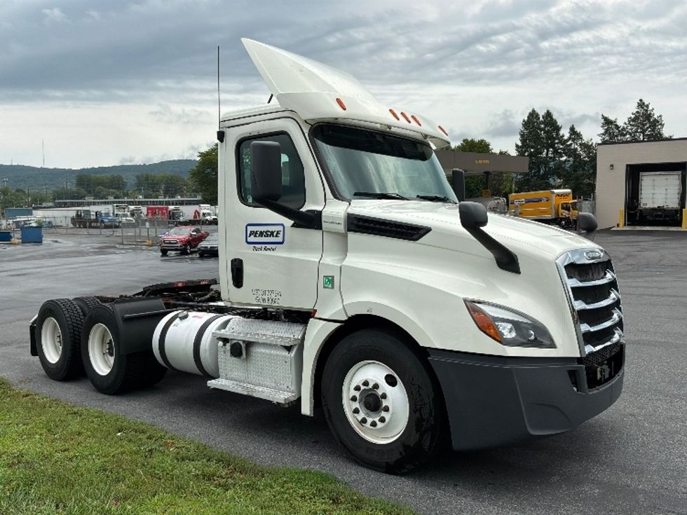 Day Cab Tractor-Heavy Duty Tractors-Freightliner-2019-T12664ST-Allentown-PA-519,424\n\t\tmiles-$ 31,750 - Image 1