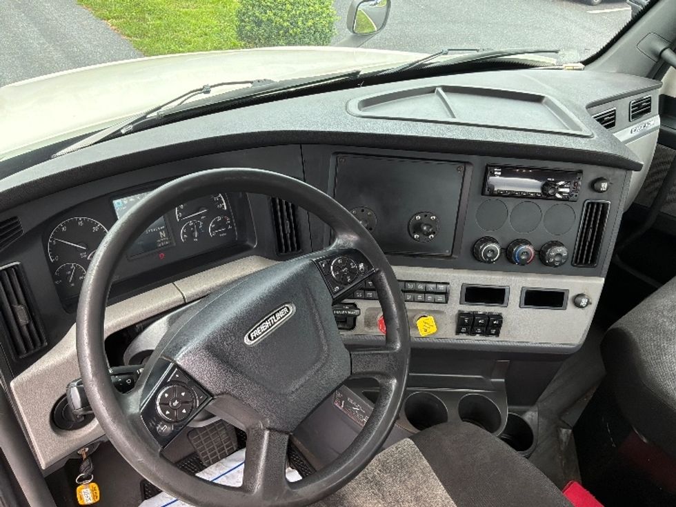 Day Cab Tractor-Heavy Duty Tractors-Freightliner-2019-T12664ST-Allentown-PA-519,424\n\t\tmiles-$ 31,750 - Image 11
