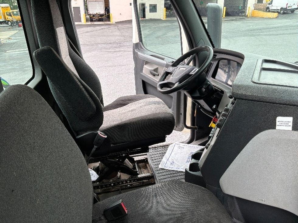 Day Cab Tractor-Heavy Duty Tractors-Freightliner-2019-T12664ST-Allentown-PA-519,424\n\t\tmiles-$ 31,750 - Image 14
