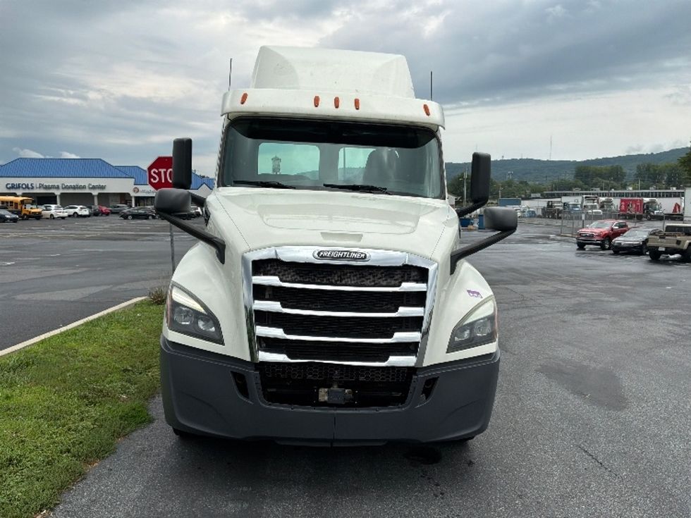 Day Cab Tractor-Heavy Duty Tractors-Freightliner-2019-T12664ST-Allentown-PA-519,424\n\t\tmiles-$ 31,750 - Image 2