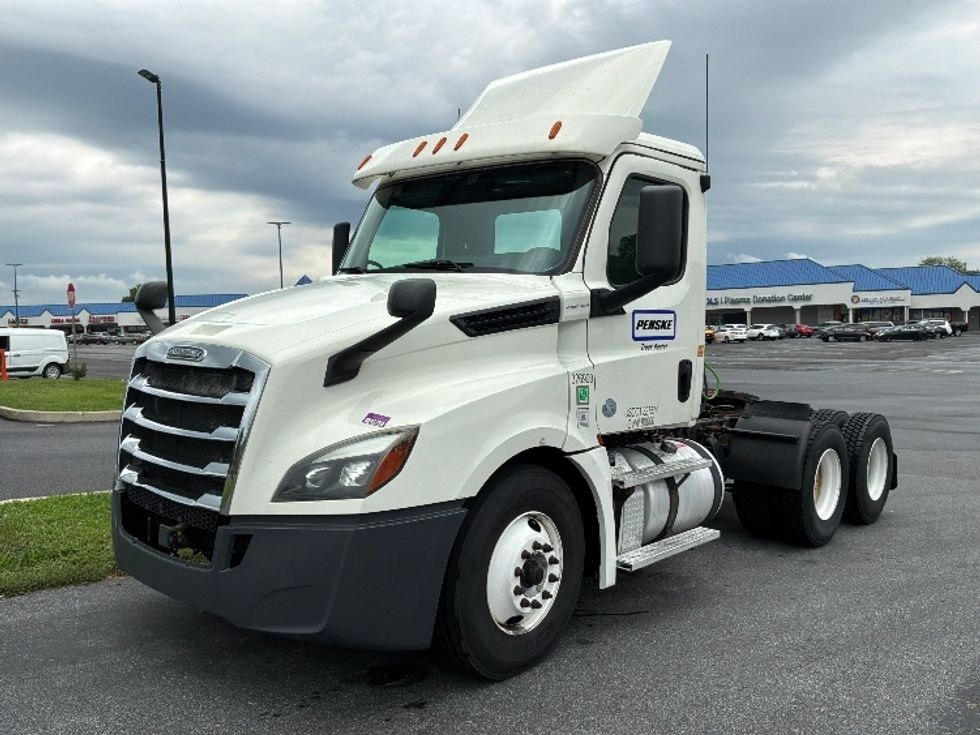Day Cab Tractor-Heavy Duty Tractors-Freightliner-2019-T12664ST-Allentown-PA-519,424\n\t\tmiles-$ 31,750 - Image 3