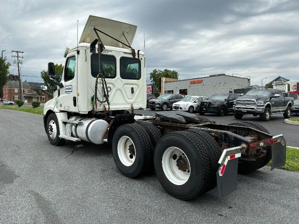 Day Cab Tractor-Heavy Duty Tractors-Freightliner-2019-T12664ST-Allentown-PA-519,424\n\t\tmiles-$ 31,750 - Image 5