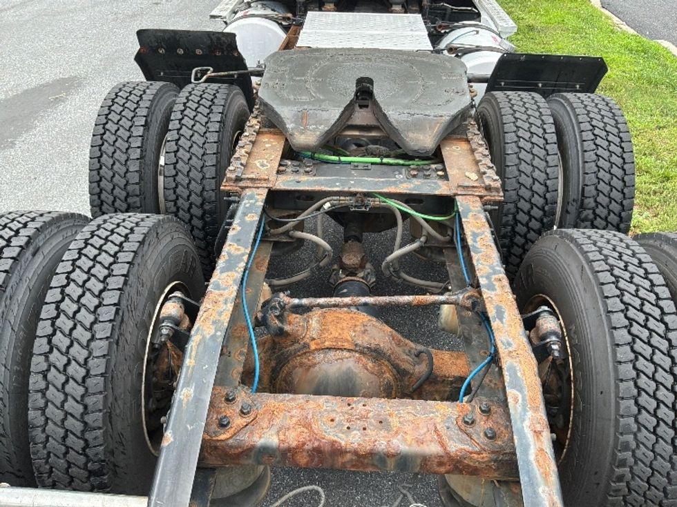 Day Cab Tractor-Heavy Duty Tractors-Freightliner-2019-T12664ST-Allentown-PA-519,424\n\t\tmiles-$ 31,750 - Image 6