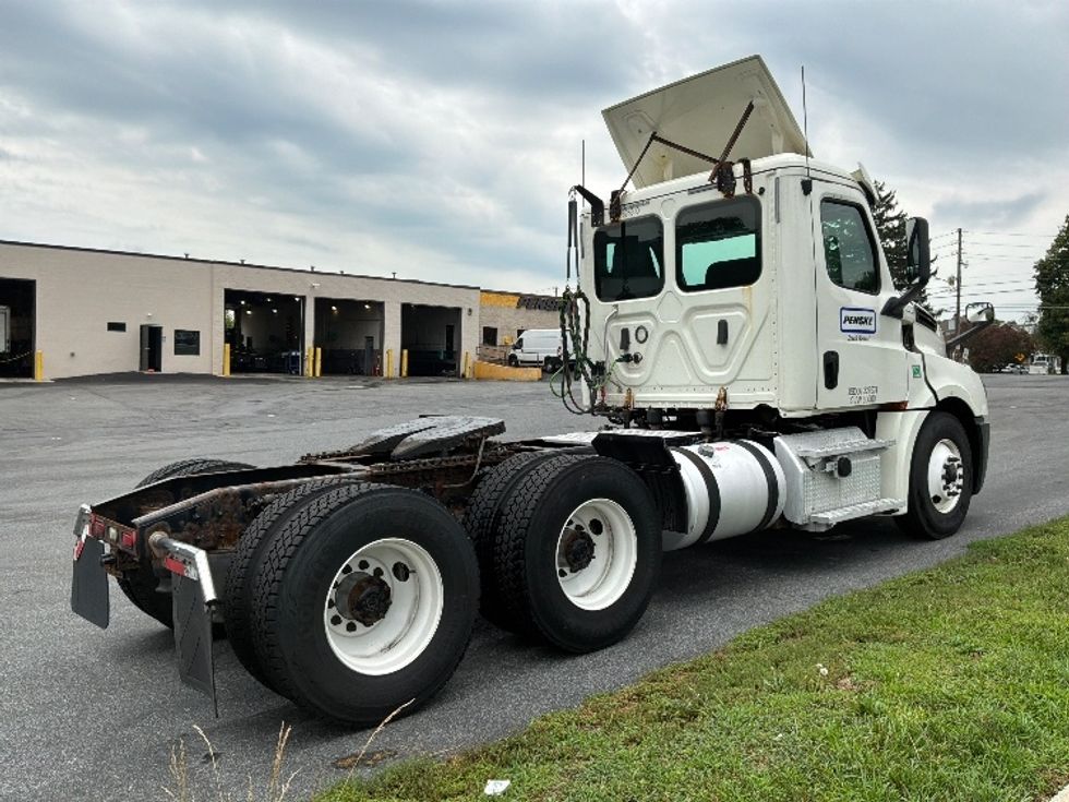 Day Cab Tractor-Heavy Duty Tractors-Freightliner-2019-T12664ST-Allentown-PA-519,424\n\t\tmiles-$ 31,750 - Image 7
