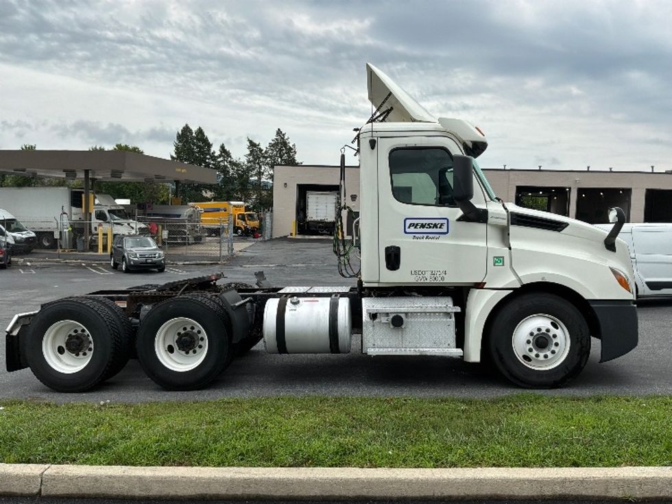Day Cab Tractor-Heavy Duty Tractors-Freightliner-2019-T12664ST-Allentown-PA-519,424\n\t\tmiles-$ 31,750 - Image 8