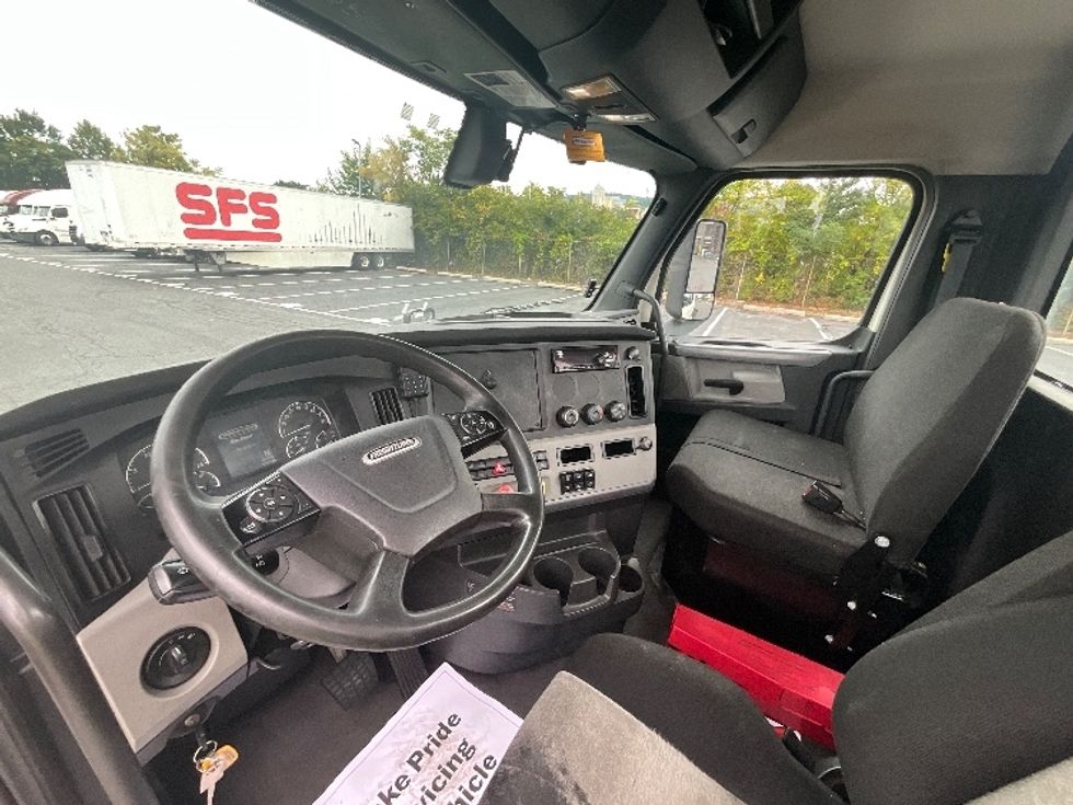 Day Cab Tractor-Heavy Duty Tractors-Freightliner-2019-T12664ST-Allentown-PA-545,403\n\t\tmiles-$ 36,500 - Image 10