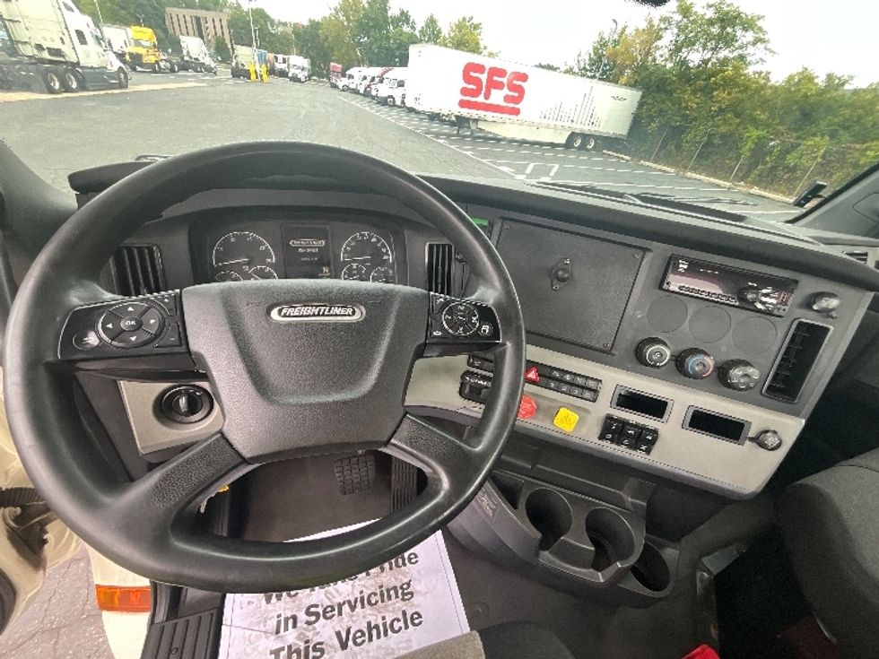 Day Cab Tractor-Heavy Duty Tractors-Freightliner-2019-T12664ST-Allentown-PA-545,403\n\t\tmiles-$ 36,500 - Image 11