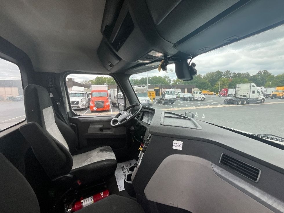 Day Cab Tractor-Heavy Duty Tractors-Freightliner-2019-T12664ST-Allentown-PA-545,403\n\t\tmiles-$ 36,500 - Image 14