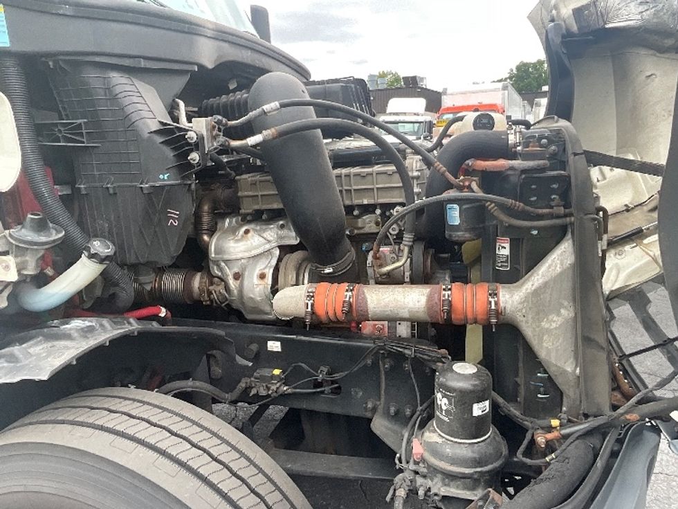 Day Cab Tractor-Heavy Duty Tractors-Freightliner-2019-T12664ST-Allentown-PA-545,403\n\t\tmiles-$ 36,500 - Image 15
