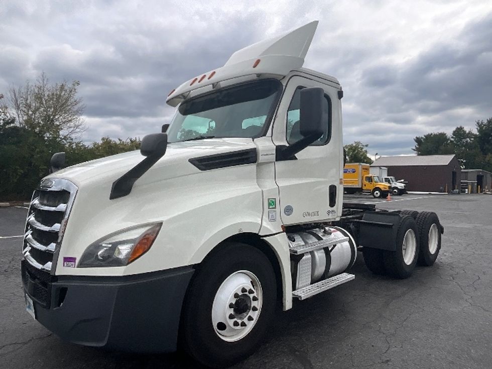 Day Cab Tractor-Heavy Duty Tractors-Freightliner-2019-T12664ST-Allentown-PA-545,403\n\t\tmiles-$ 36,500 - Image 3