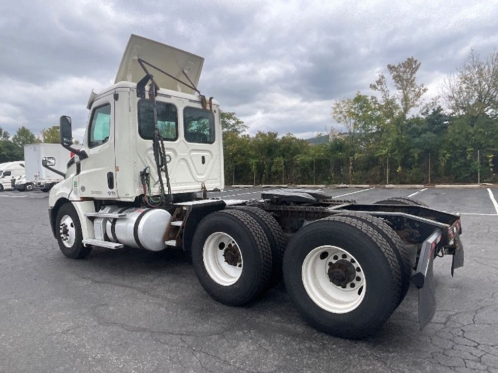 Day Cab Tractor-Heavy Duty Tractors-Freightliner-2019-T12664ST-Allentown-PA-545,403\n\t\tmiles-$ 36,500 - Image 5