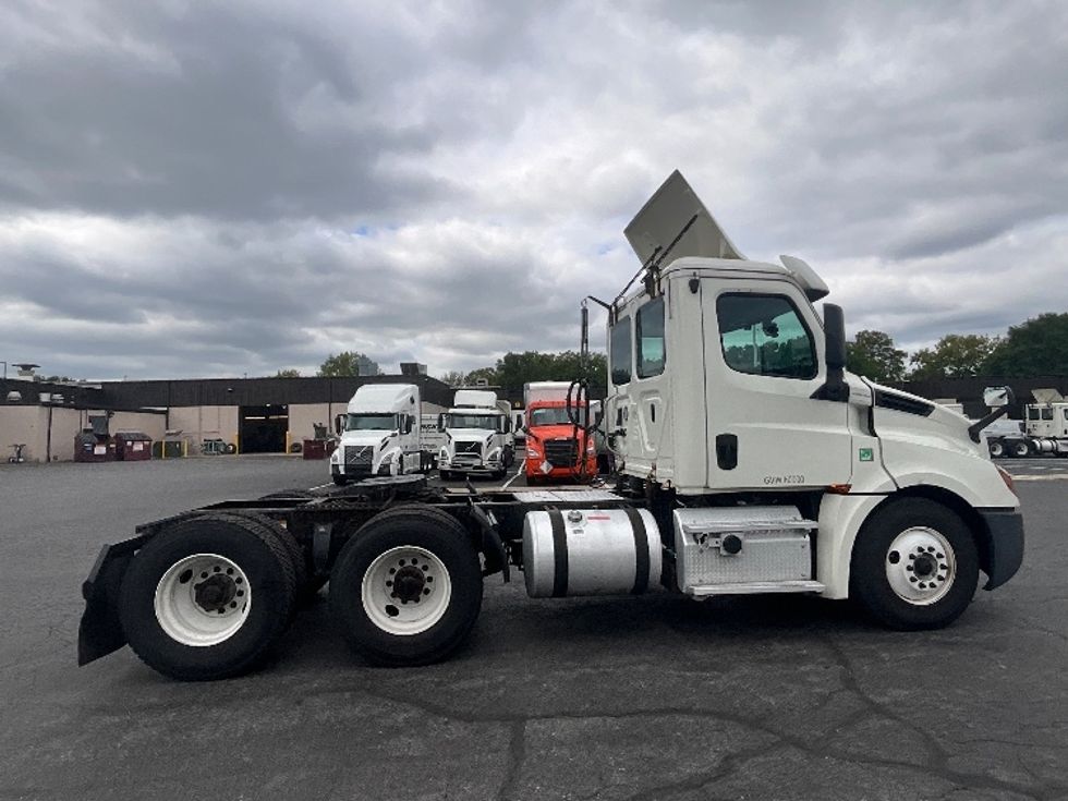 Day Cab Tractor-Heavy Duty Tractors-Freightliner-2019-T12664ST-Allentown-PA-545,403\n\t\tmiles-$ 36,500 - Image 8
