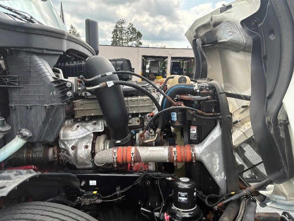 Day Cab Tractor-Heavy Duty Tractors-Freightliner-2019-T12664ST-Allentown-PA-587,043\n\t\tmiles-$ 31,750 - Image 15