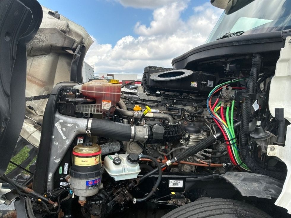 Day Cab Tractor-Heavy Duty Tractors-Freightliner-2019-T12664ST-Allentown-PA-587,043\n\t\tmiles-$ 31,750 - Image 16