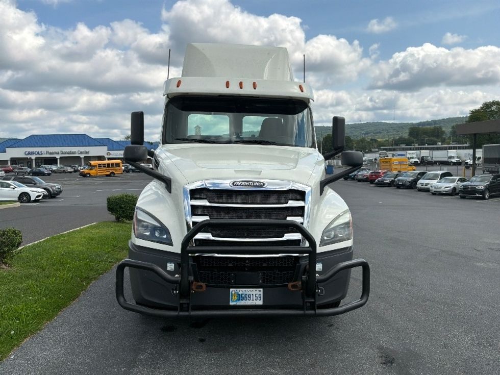 Day Cab Tractor-Heavy Duty Tractors-Freightliner-2019-T12664ST-Allentown-PA-587,043\n\t\tmiles-$ 31,750 - Image 2