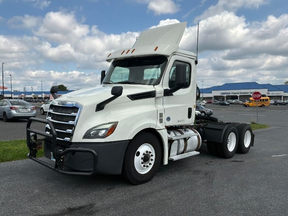 Day Cab Tractor-Heavy Duty Tractors-Freightliner-2019-T12664ST-Allentown-PA-587,043\n\t\tmiles-$ 31,750 - Image 3