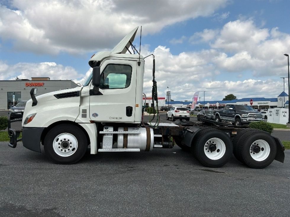 Day Cab Tractor-Heavy Duty Tractors-Freightliner-2019-T12664ST-Allentown-PA-587,043\n\t\tmiles-$ 31,750 - Image 4