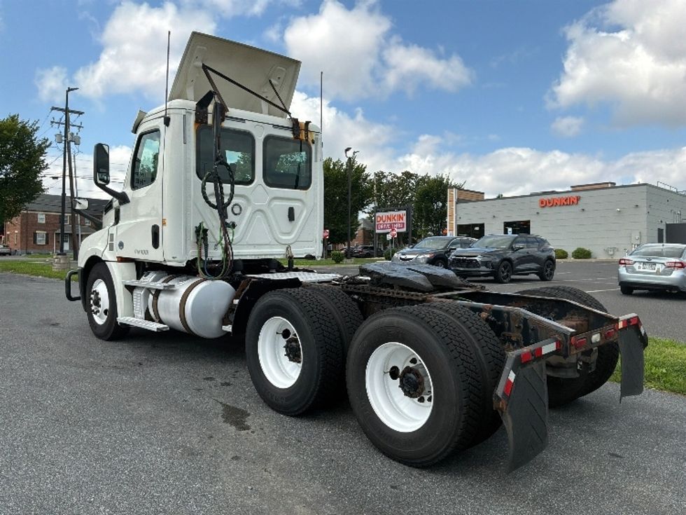 Day Cab Tractor-Heavy Duty Tractors-Freightliner-2019-T12664ST-Allentown-PA-587,043\n\t\tmiles-$ 31,750 - Image 5
