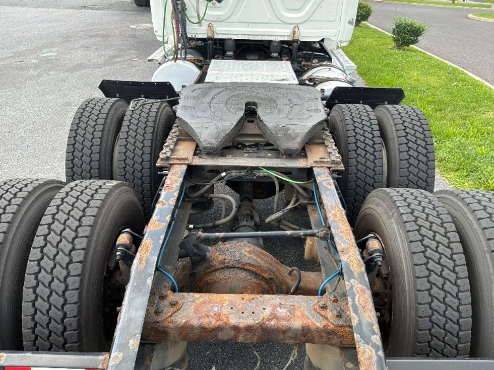 Day Cab Tractor-Heavy Duty Tractors-Freightliner-2019-T12664ST-Allentown-PA-587,043\n\t\tmiles-$ 31,750 - Image 6