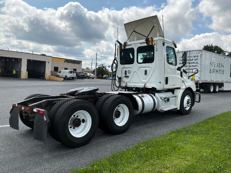 Day Cab Tractor-Heavy Duty Tractors-Freightliner-2019-T12664ST-Allentown-PA-587,043\n\t\tmiles-$ 31,750 - Image 7