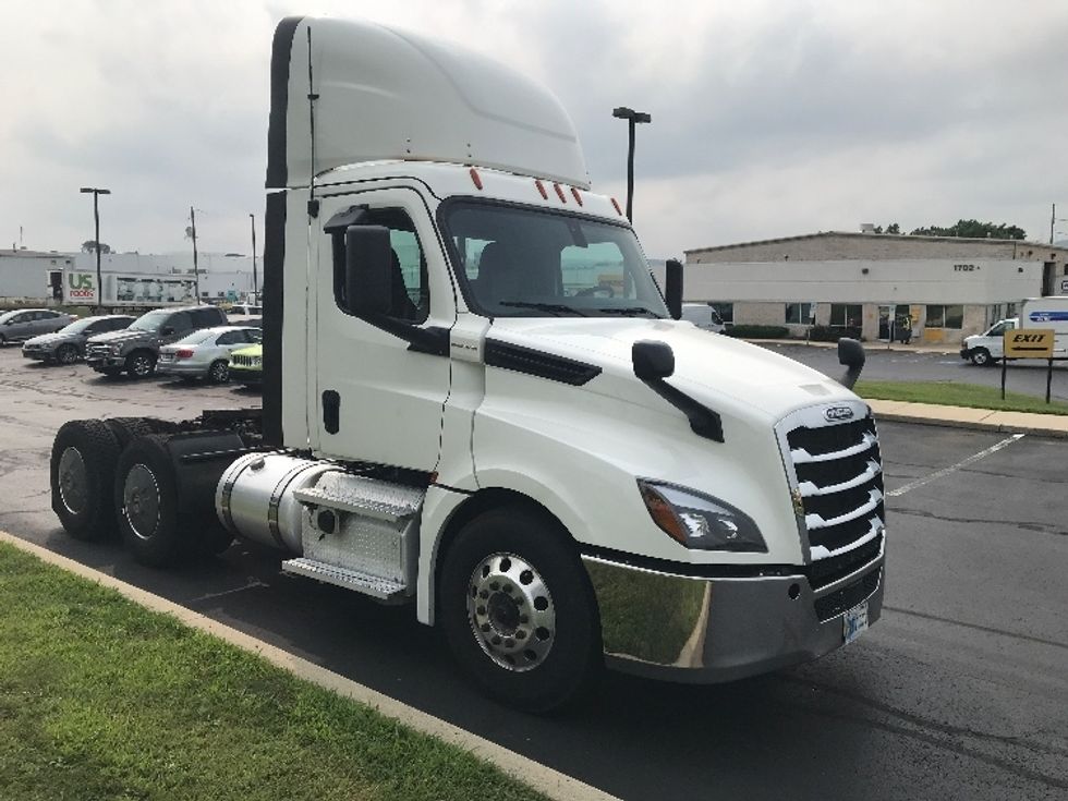 Day Cab Tractor-Heavy Duty Tractors-Freightliner-2019-T12664ST-Allentown-PA-653,062\n\t\tmiles-$ 27,500 - Image 1