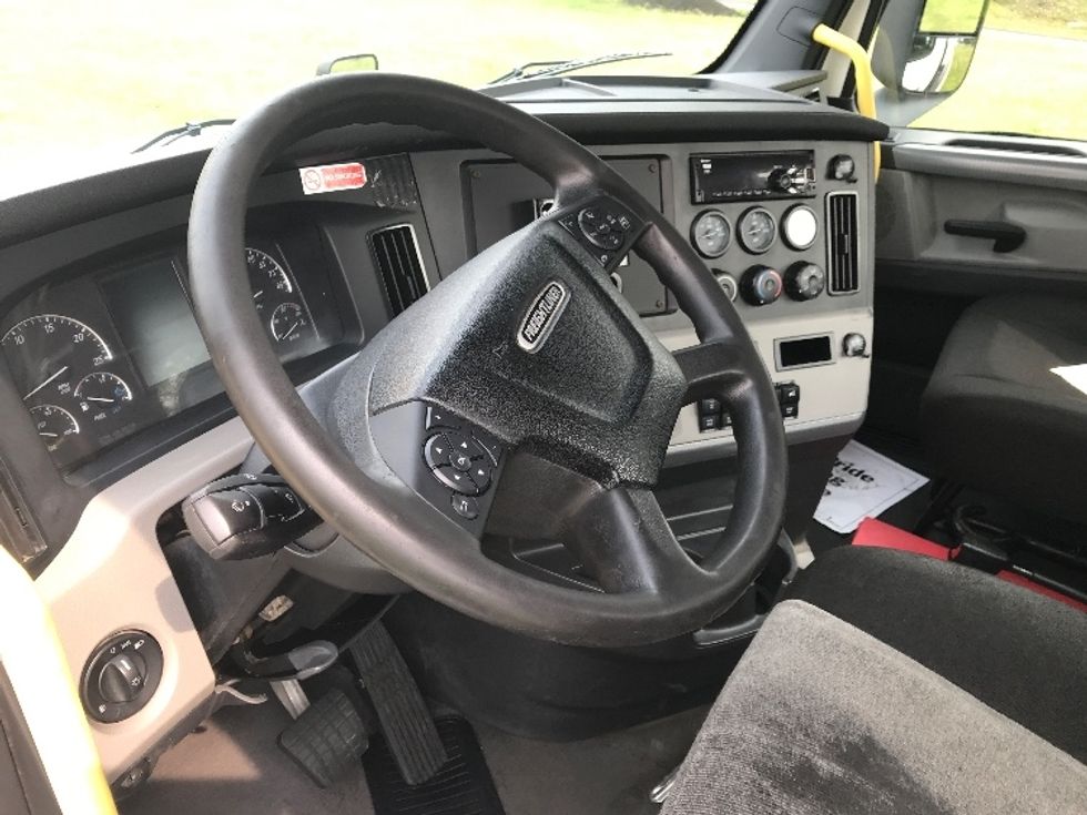 Day Cab Tractor-Heavy Duty Tractors-Freightliner-2019-T12664ST-Allentown-PA-653,062\n\t\tmiles-$ 27,500 - Image 10