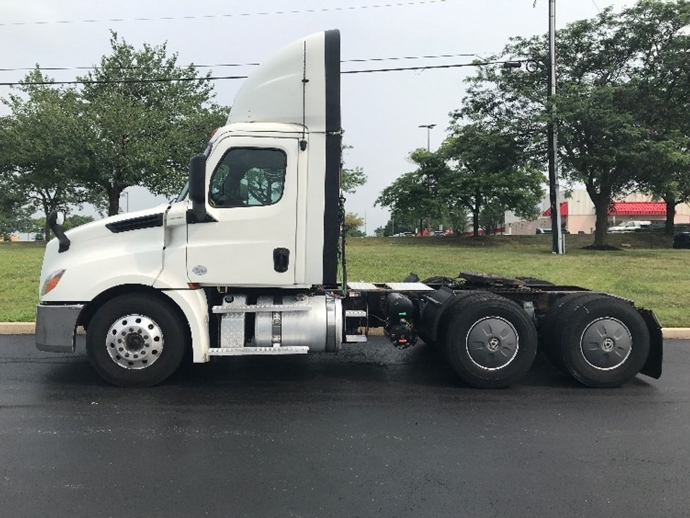 Day Cab Tractor-Heavy Duty Tractors-Freightliner-2019-T12664ST-Allentown-PA-653,062\n\t\tmiles-$ 27,500 - Image 4
