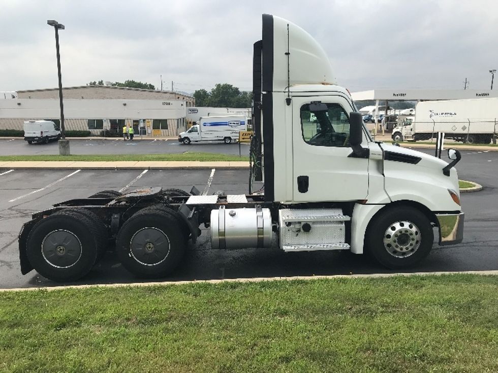 Day Cab Tractor-Heavy Duty Tractors-Freightliner-2019-T12664ST-Allentown-PA-653,062\n\t\tmiles-$ 27,500 - Image 8