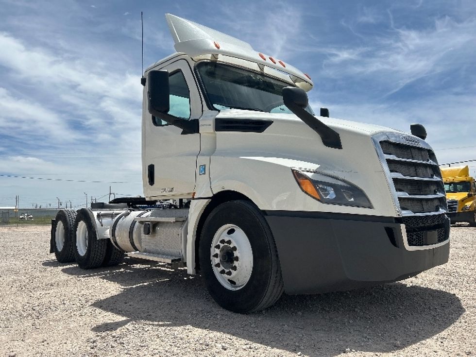 Day Cab Tractor-Heavy Duty Tractors-Freightliner-2019-T12664ST-Amarillo-TX-557,655\n\t\tmiles-$ 38,750 - Image 1