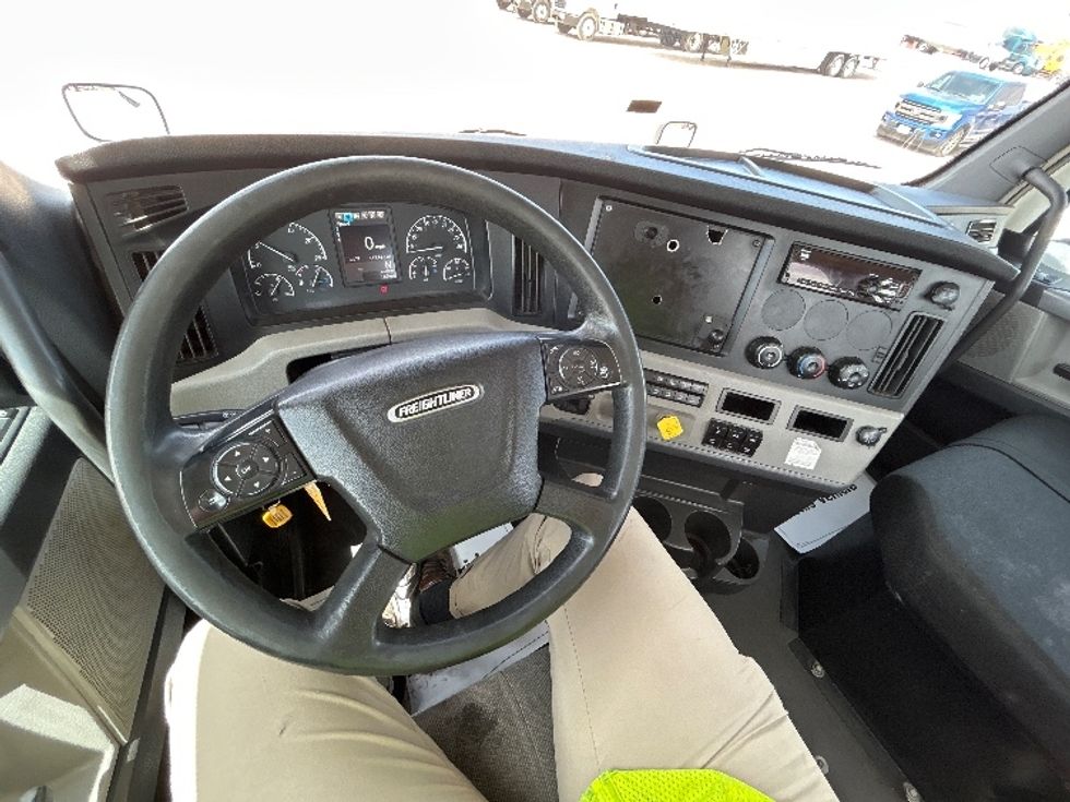 Day Cab Tractor-Heavy Duty Tractors-Freightliner-2019-T12664ST-Amarillo-TX-557,655\n\t\tmiles-$ 38,750 - Image 10
