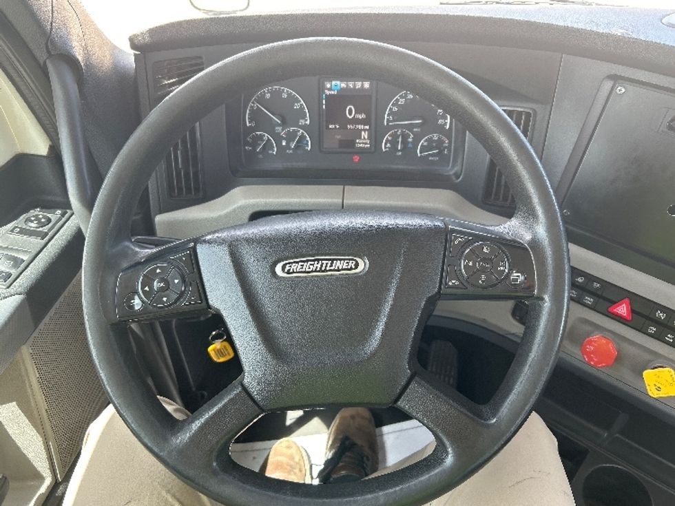 Day Cab Tractor-Heavy Duty Tractors-Freightliner-2019-T12664ST-Amarillo-TX-557,655\n\t\tmiles-$ 38,750 - Image 11