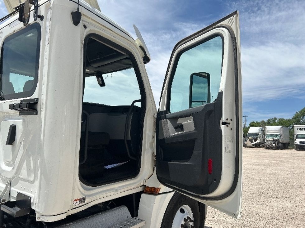 Day Cab Tractor-Heavy Duty Tractors-Freightliner-2019-T12664ST-Amarillo-TX-557,655\n\t\tmiles-$ 38,750 - Image 12